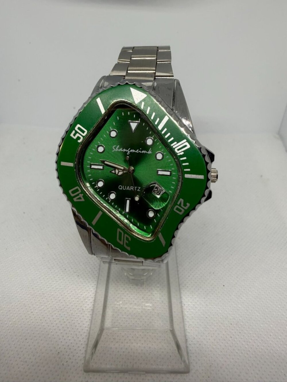 Shangmeimk Surrealist Distorted Case Green Bezel Men’s Quartz Wristwatch